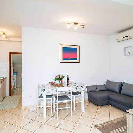Matej - One Bedroom Rtava S Dakse * Ντουμπρόβνικ