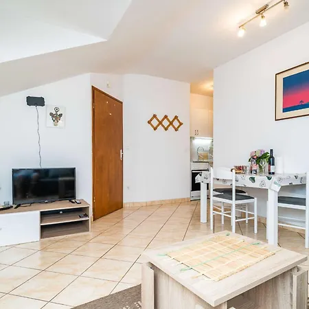 Matej - One Bedroom Rtava S Dakse