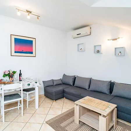 Matej - One Bedroom Rtava S Dakse Apartment *