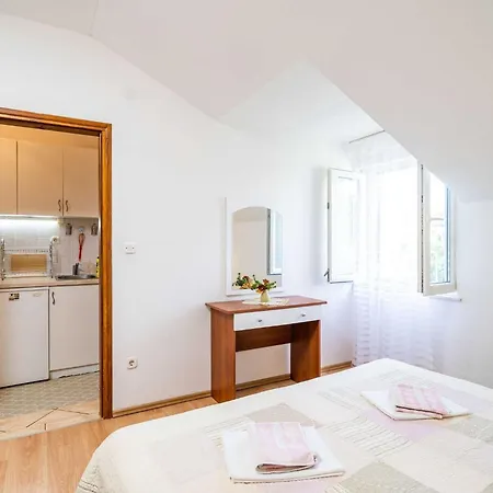 Matej - One Bedroom Rtava S Dakse Apartmán